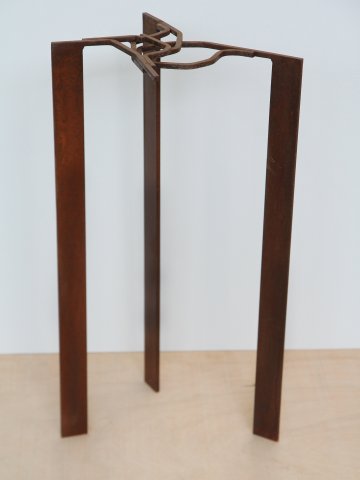 L'O ELEVAT II, 90 x 48 x 42, 2019